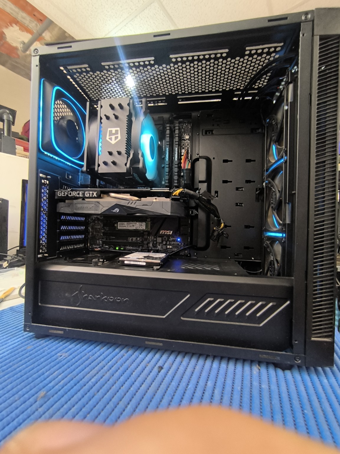 Interior de PC gaming montado por The PC Room